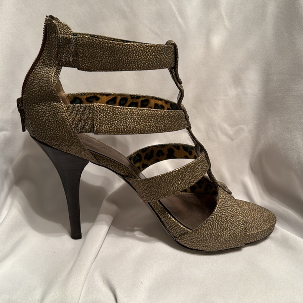 Bisou Bisou Zippered Back Heels - 4” - Picture 8 of 9